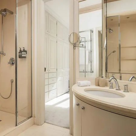 Apartment Montaigne Collection Iii 3br 8p Triangle D Or *