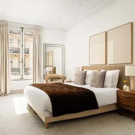 Montaigne Collection Iii 3br 8p Triangle D Or * Paris