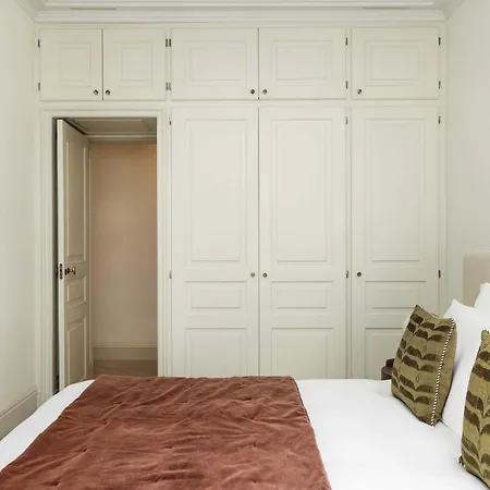 Montaigne Collection Iii 3br 8p Triangle D Or *