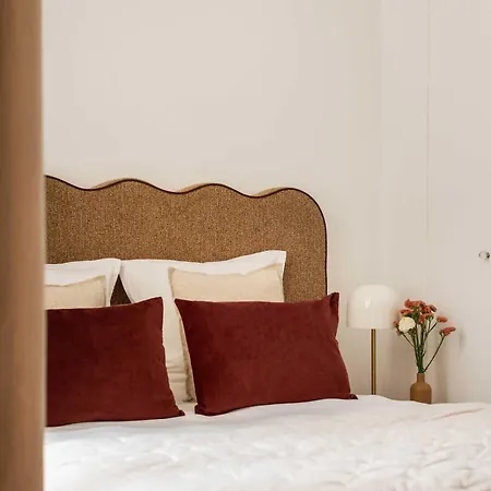 Montaigne Collection Iii 3br 8p Triangle D Or Apartment