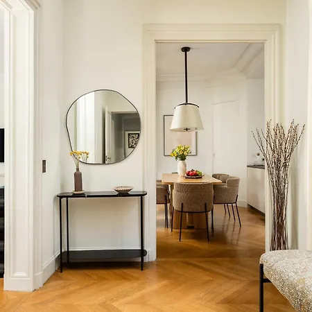 Montaigne Collection Iii 3br 8p Triangle D Or Apartment