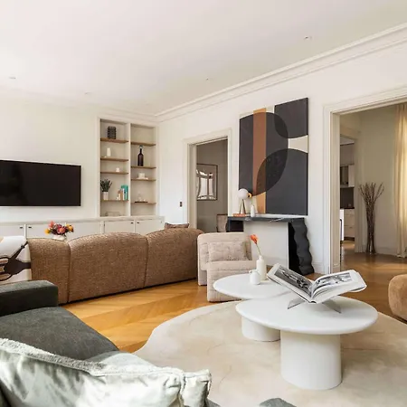Montaigne Collection Iii 3br 8p Triangle D Or Apartment