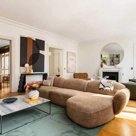 Appartement Montaigne Collection Iii 3br 8p Triangle D Or Paris